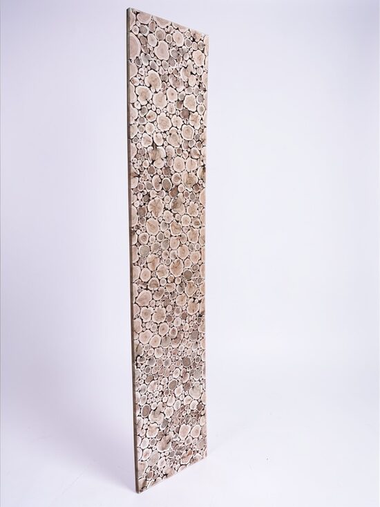 Kadiķu panelis 0.485 × 2.44 m – dabīgs akcenta dekors ar unikālu rakstu